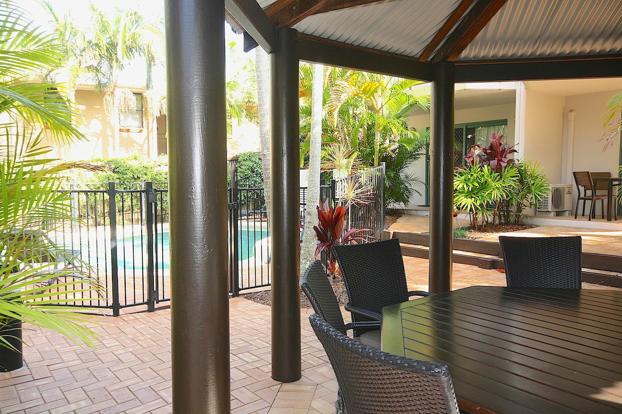 Cossies By The Sea Aparthotel Byron Bay Ngoại thất bức ảnh